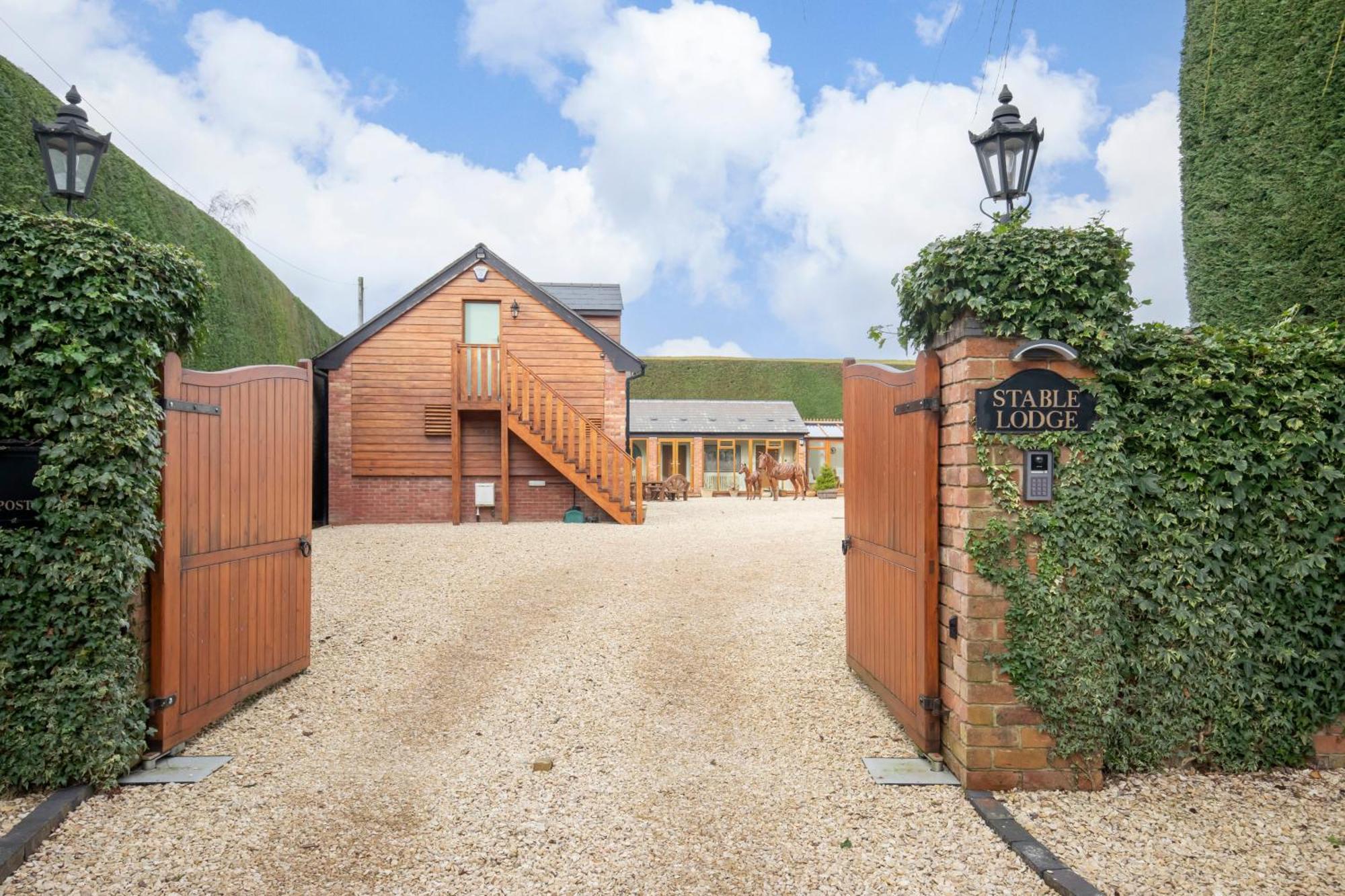 Stable Lodge - Boutique Bed & Breakfast Shurdington Exterior foto